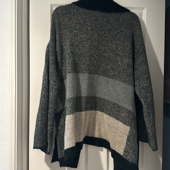 Lovestitch Colorblock Pocketed Cardigan - Picture 4 of 4